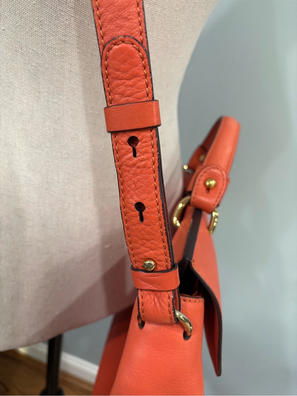 Vintage MCM Coral-Orange Leather Shoulder Satchel with Gold Hardware - Picture 15 of 16